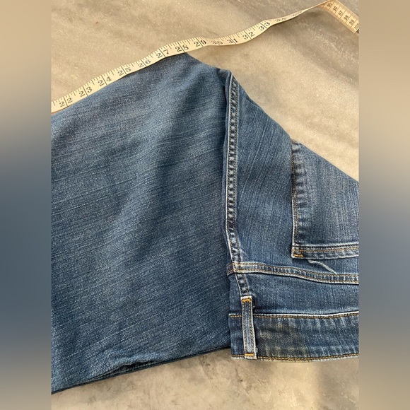 L.L. Bean Size 22W Stretch Cotton Classic Fit Medium Wash Zip Up Denim Jeans - Picture 7 of 12